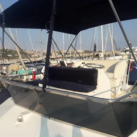 Charter Boat And Breakfast * サンレモ