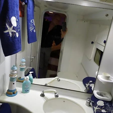 Tekne Charter Boat And Breakfast *