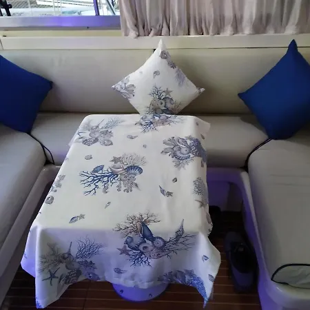 Charter Boat&breakfast