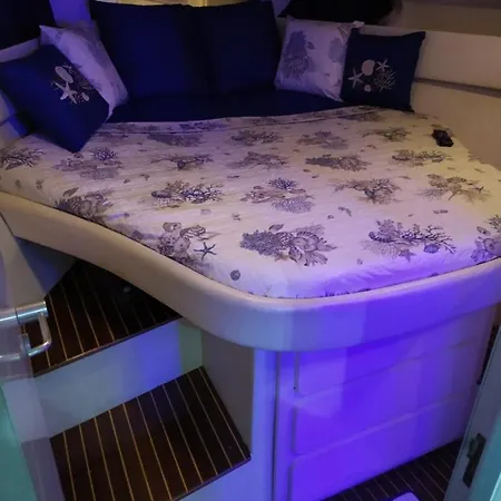 Charter Boat&breakfast Botel